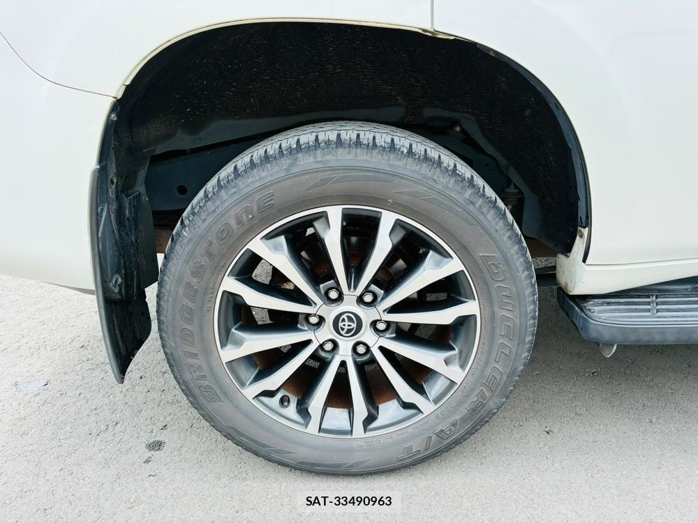Toyota LAND CRUISER PRADO 2019-04 7970703-28
