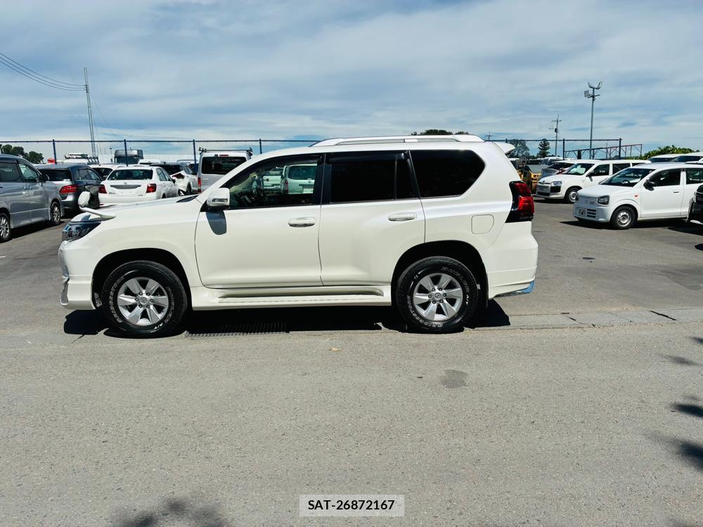 Toyota LAND CRUISER PRADO 2020-05 8484641-1