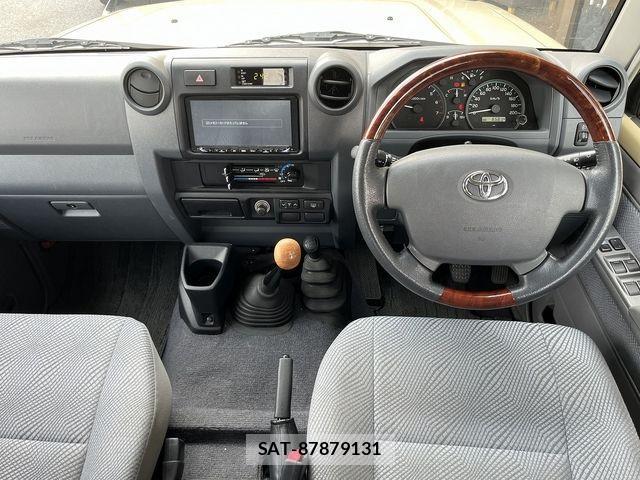 Toyota LAND CRUISER 2015-01 977259-1
