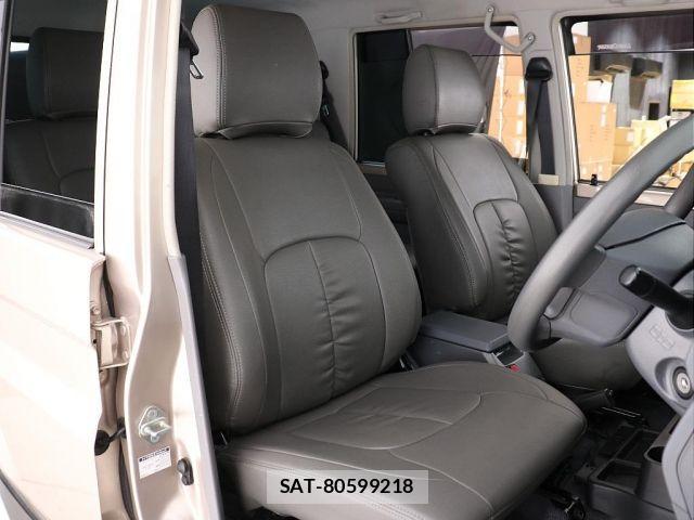 Toyota LAND CRUISER 2015-01 1228492-3