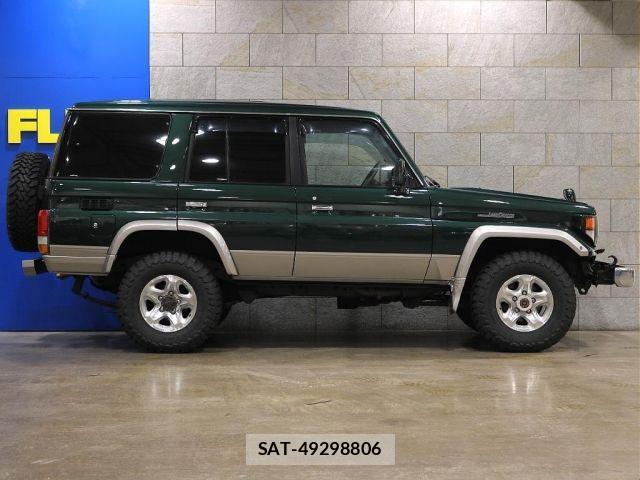Toyota LAND CRUISER 2003-01 1322122-17