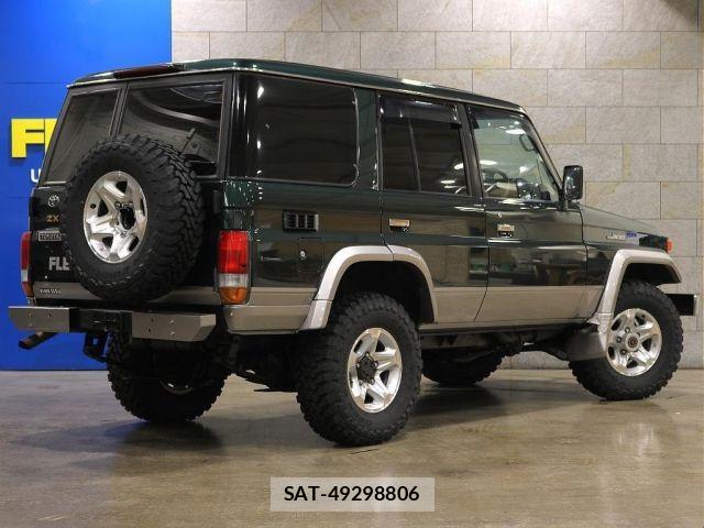 Toyota LAND CRUISER 2003-01 1322122-19