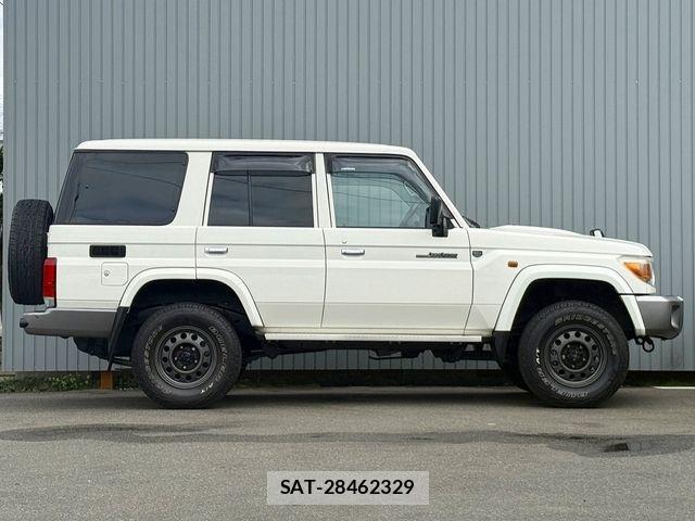 Toyota LAND CRUISER 2015-04 6002637-10