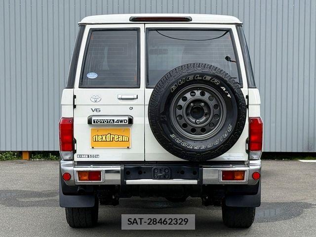 Toyota LAND CRUISER 2015-04 6002637-11