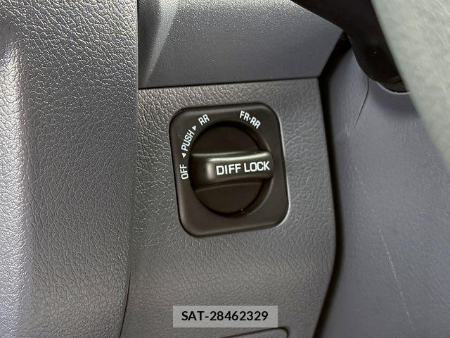 Toyota LAND CRUISER 2015-04 6002637-13