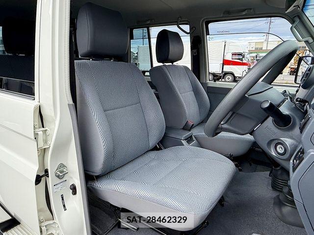 Toyota LAND CRUISER 2015-04 6002637-14