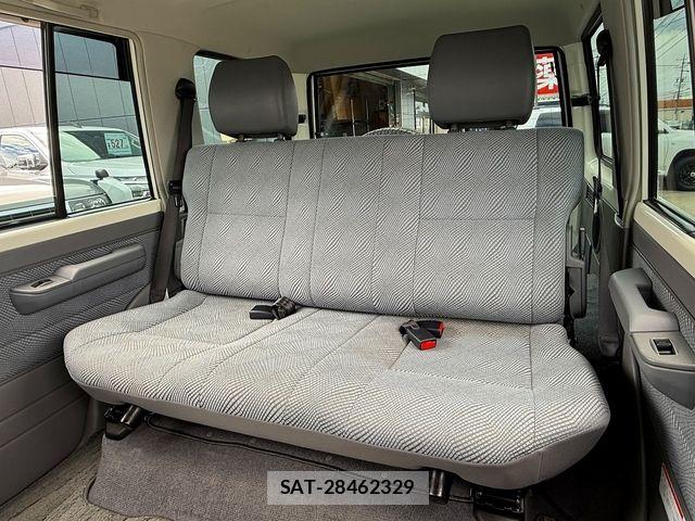 Toyota LAND CRUISER 2015-04 6002637-16