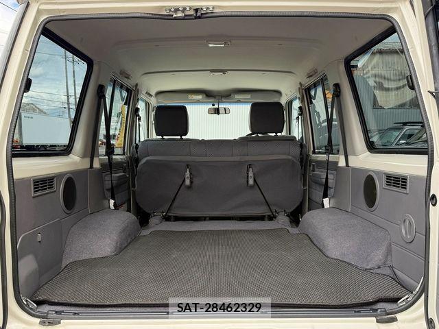 Toyota LAND CRUISER 2015-04 6002637-18
