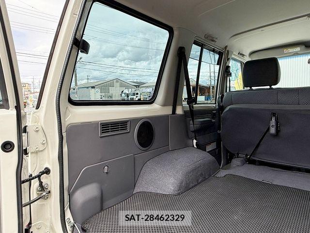 Toyota LAND CRUISER 2015-04 6002637-19