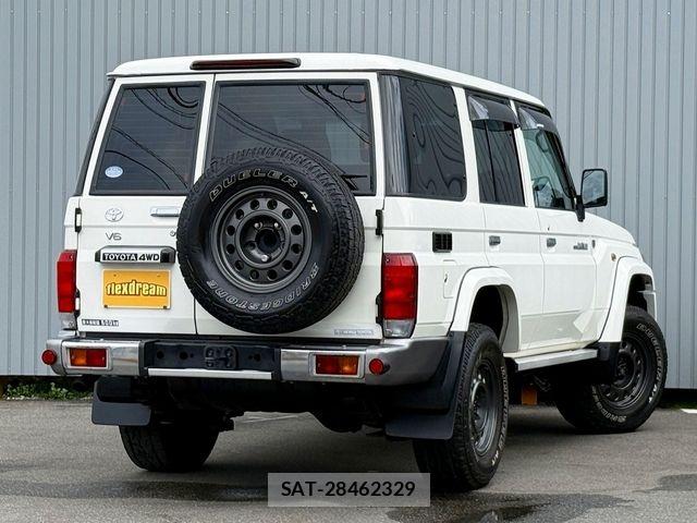 Toyota LAND CRUISER 2015-04 6002637-3