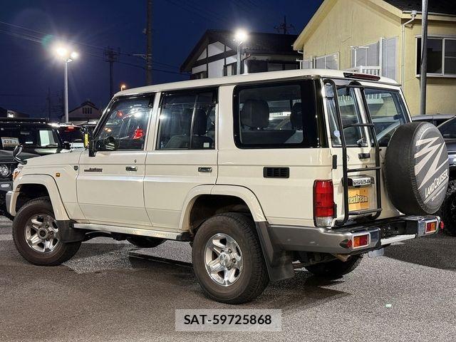 Toyota LAND CRUISER 2015-04 6672196-2