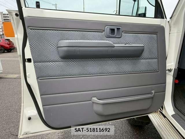 Toyota LAND CRUISER 2015-02 6691083-13