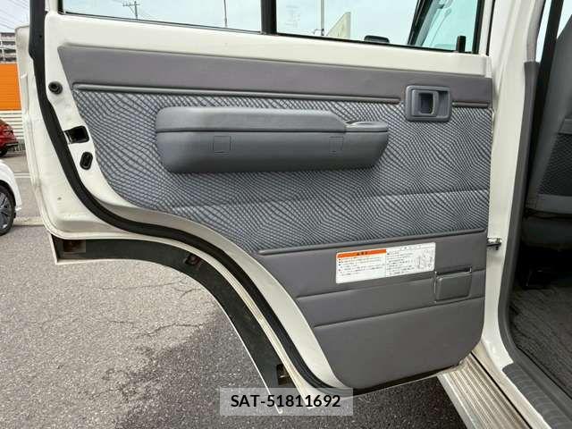 Toyota LAND CRUISER 2015-02 6691083-14