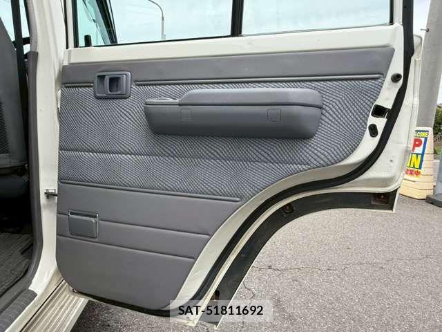 Toyota LAND CRUISER 2015-02 6691083-16