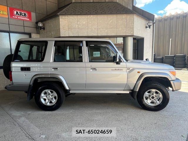 Toyota LAND CRUISER 2015-02 6752181-2