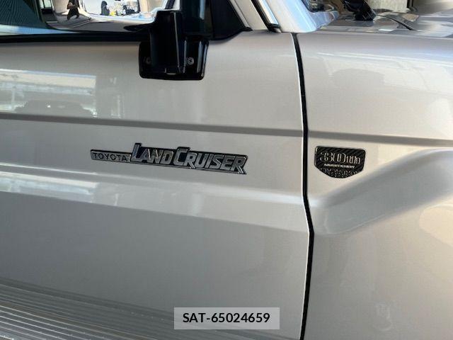 Toyota LAND CRUISER 2015-02 6752181-5