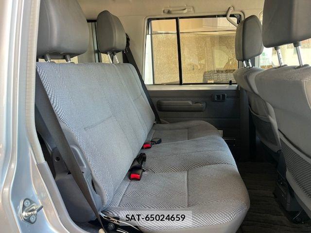 Toyota LAND CRUISER 2015-02 6752181-7
