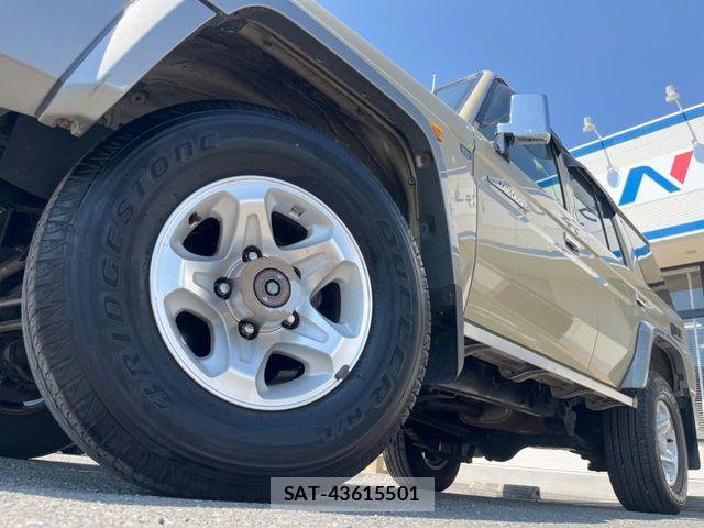 Toyota LAND CRUISER 2015-04 7020726-10