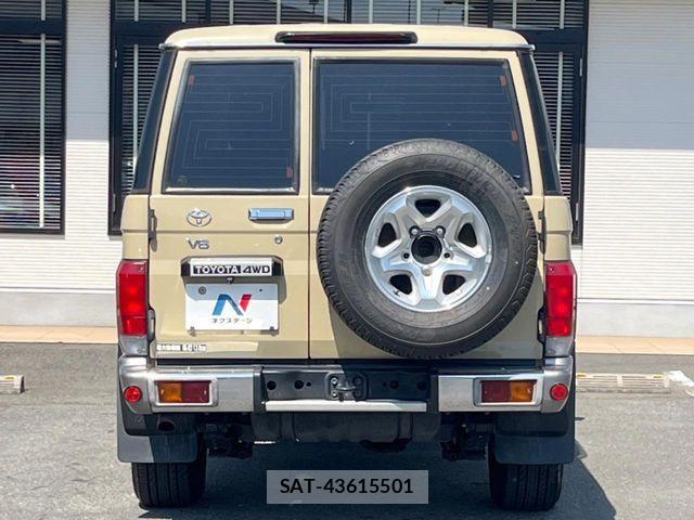 Toyota LAND CRUISER 2015-04 7020726-12