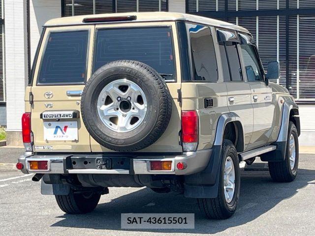 Toyota LAND CRUISER 2015-04 7020726-14