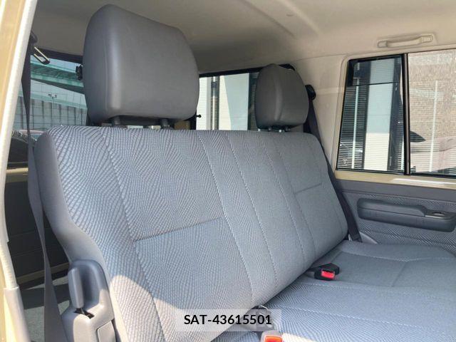 Toyota LAND CRUISER 2015-04 7020726-6