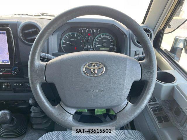 Toyota LAND CRUISER 2015-04 7020726-8