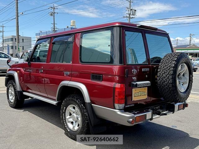 Toyota LAND CRUISER 2015-05 7059146-10
