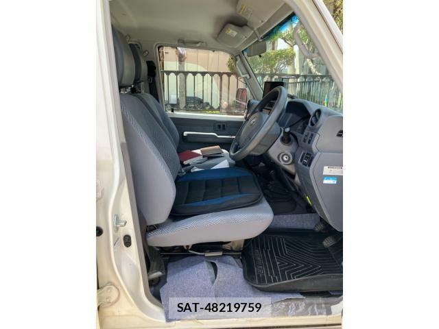 Toyota LAND CRUISER 2015-01 7220639-16