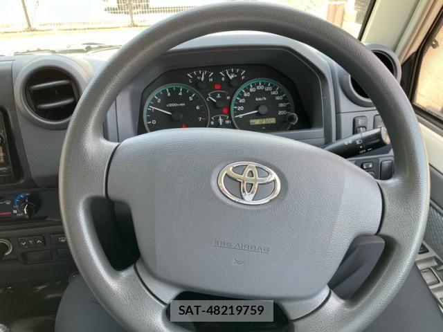Toyota LAND CRUISER 2015-01 7220639-17