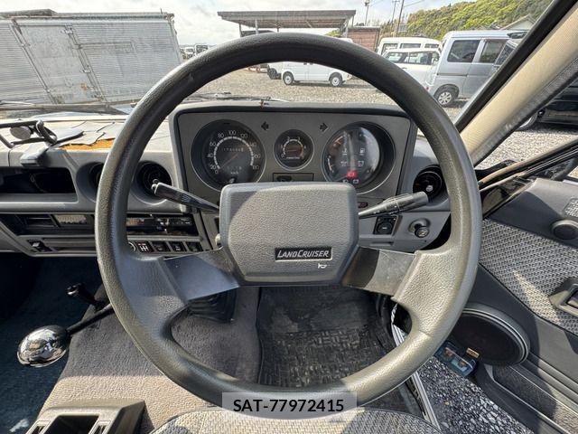 Toyota LAND CRUISER 1986-04 7220632-12