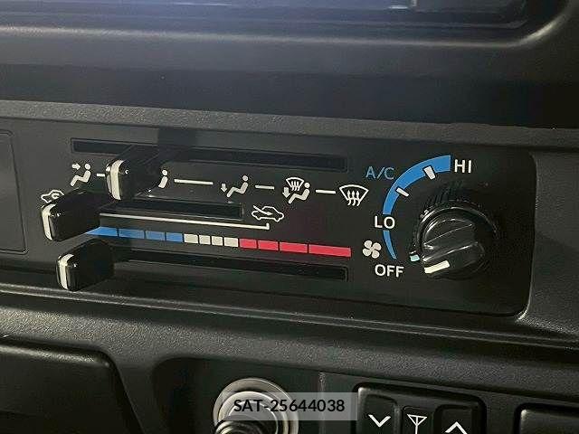 Toyota LAND CRUISER 2014-11 7358383-11