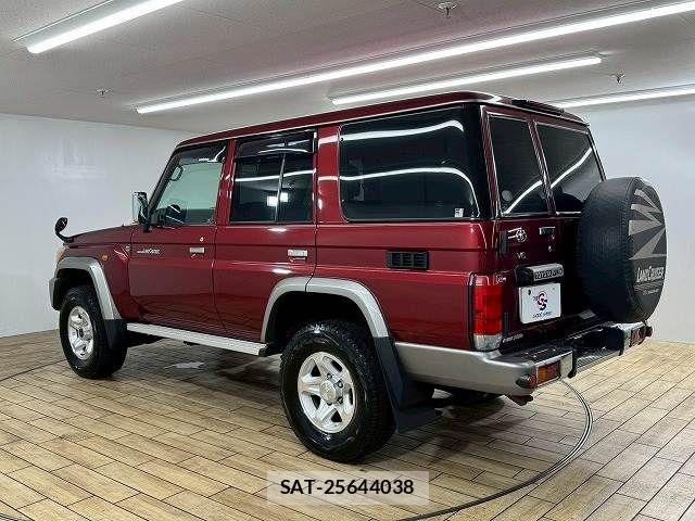 Toyota LAND CRUISER 2014-11 7358383-16