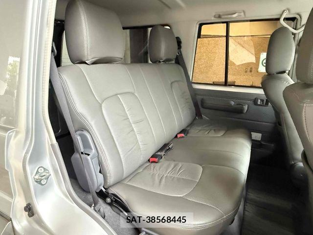 Toyota LAND CRUISER 2015-03 7358384-9