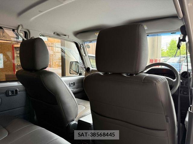 Toyota LAND CRUISER 2015-03 7358384-10