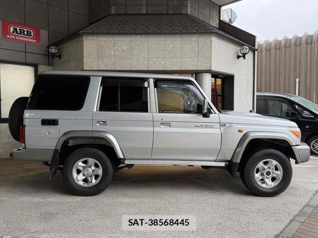 Toyota LAND CRUISER 2015-03 7358384-1
