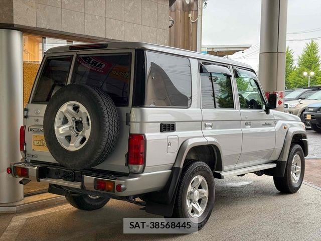 Toyota LAND CRUISER 2015-03 7358384-2
