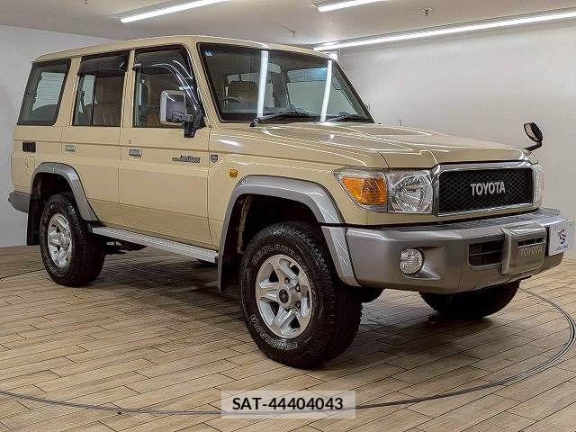Toyota LAND CRUISER 2014-09 7358385-13
