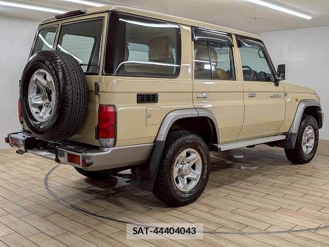 Toyota LAND CRUISER 2014-09 7358385-15