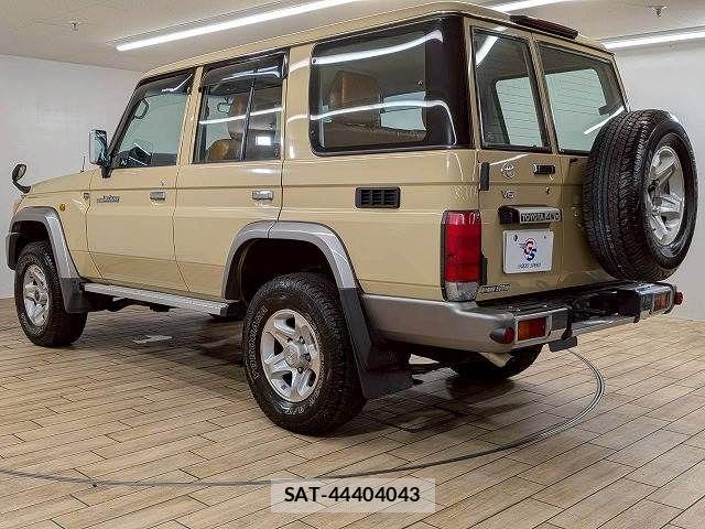 Toyota LAND CRUISER 2014-09 7358385-16
