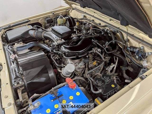 Toyota LAND CRUISER 2014-09 7358385-17