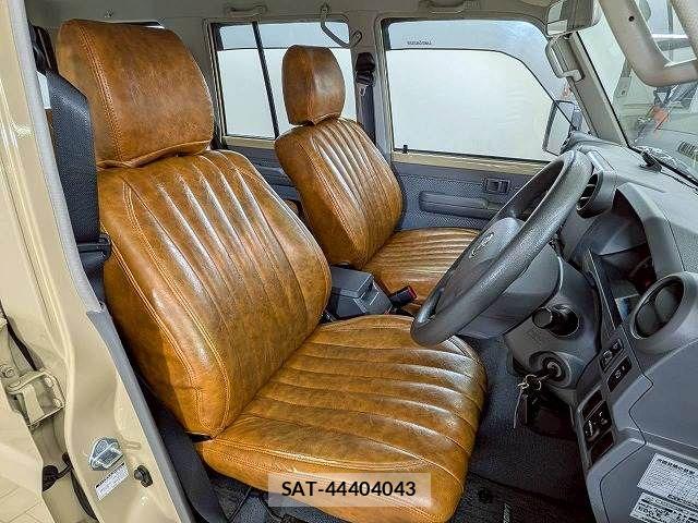Toyota LAND CRUISER 2014-09 7358385-3