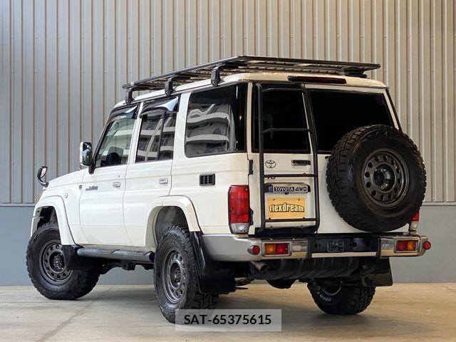 Toyota LAND CRUISER 2015-03 7617492-2