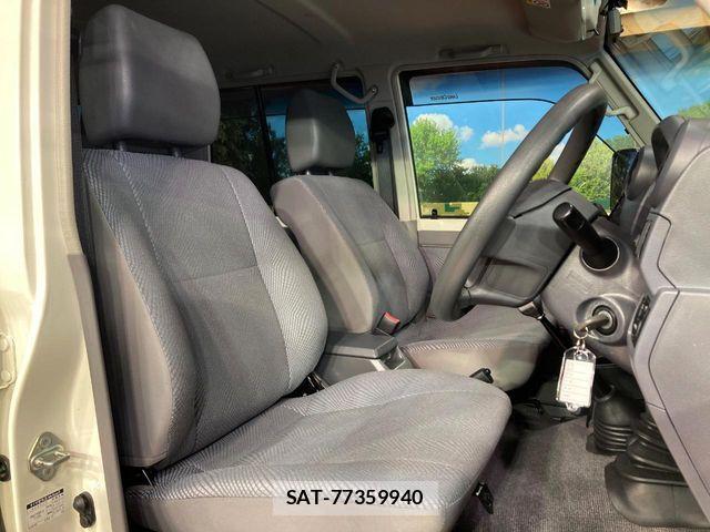 Toyota LAND CRUISER 2015-02 7979688-7