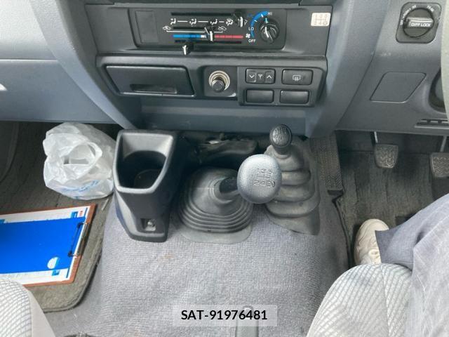 Toyota LAND CRUISER 2015-03 8036297-16