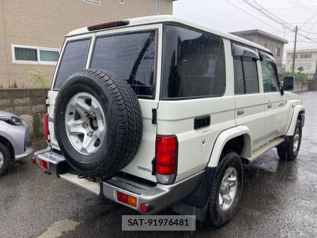 Toyota LAND CRUISER 2015-03 8036297-2