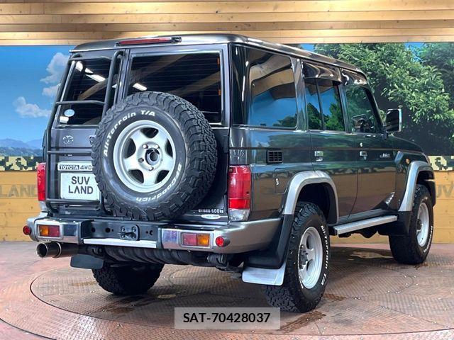 Toyota LAND CRUISER 2015-03 8074265-16