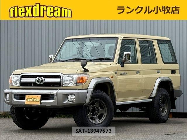 Toyota LAND CRUISER 2015-05 8100011-0
