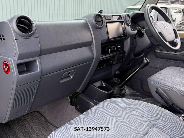 Toyota LAND CRUISER 2015-05 8100011-12