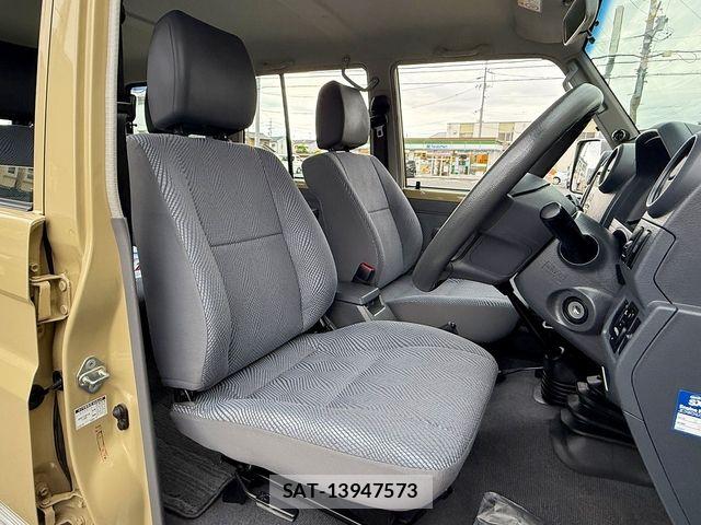 Toyota LAND CRUISER 2015-05 8100011-13