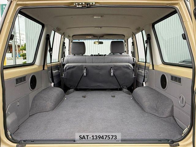 Toyota LAND CRUISER 2015-05 8100011-17